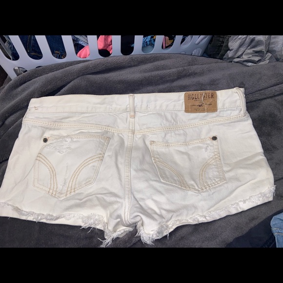Hollister Low Rise Shorts - Picture 3 of 3
